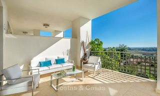 Mooi en ruim luxe appartement met zeezicht te koop in een begeerde urbanisatie, klaar om in te trekken - Benahavis, Marbella 8276 