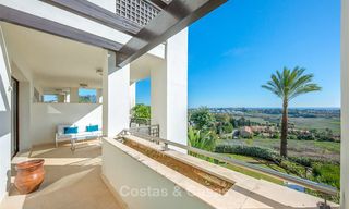 Mooi en ruim luxe appartement met zeezicht te koop in een begeerde urbanisatie, klaar om in te trekken - Benahavis, Marbella 8290 