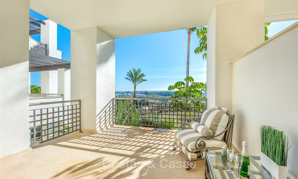 Buitenkans! Mooi en zeer ruim luxe appartement met zeezicht te koop, instapklaar - Benahavis, Marbella 8300