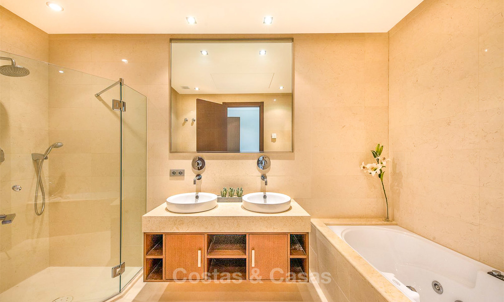 Buitenkans! Mooi en zeer ruim luxe appartement met zeezicht te koop, instapklaar - Benahavis, Marbella 8301