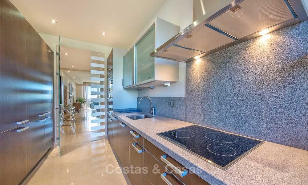 Buitenkans! Mooi en zeer ruim luxe appartement met zeezicht te koop, instapklaar - Benahavis, Marbella 8309