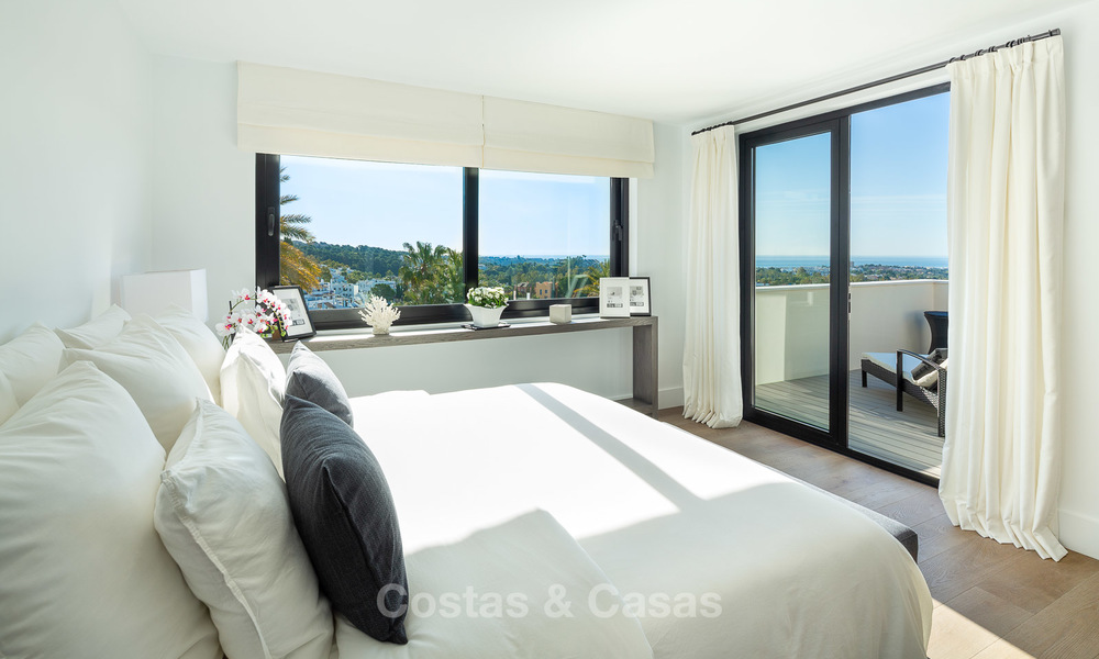 Heerlijke gerenoveerde luxe villa met zeezicht te koop, in Nueva Andalucía´s Golf Valley, Marbella 8228