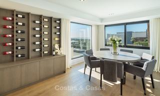 Heerlijke gerenoveerde luxe villa met zeezicht te koop, in Nueva Andalucía´s Golf Valley, Marbella 8230 