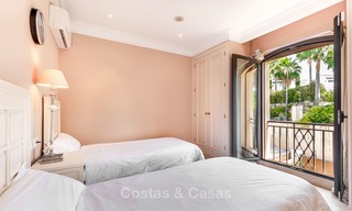 Ruime en luxueuze villa in traditionele stijl te koop, eerstelijn golf, Nueva Andalucía, Marbella 8244 