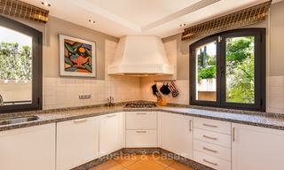 Ruime en luxueuze villa in traditionele stijl te koop, eerstelijn golf, Nueva Andalucía, Marbella 8251 