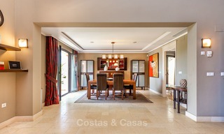 Ruime en luxueuze villa in traditionele stijl te koop, eerstelijn golf, Nueva Andalucía, Marbella 8256 