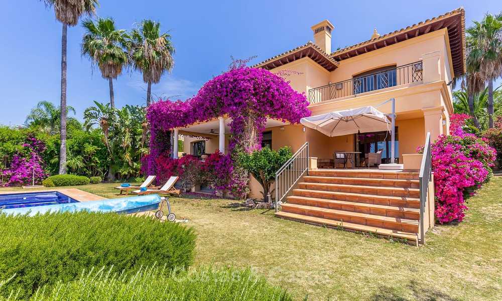 Ruime en luxueuze villa in traditionele stijl te koop, eerstelijn golf, Nueva Andalucía, Marbella 8265