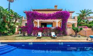 Ruime en luxueuze villa in traditionele stijl te koop, eerstelijn golf, Nueva Andalucía, Marbella 8268 