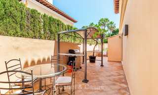 Ruime en luxueuze villa in traditionele stijl te koop, eerstelijn golf, Nueva Andalucía, Marbella 8271 