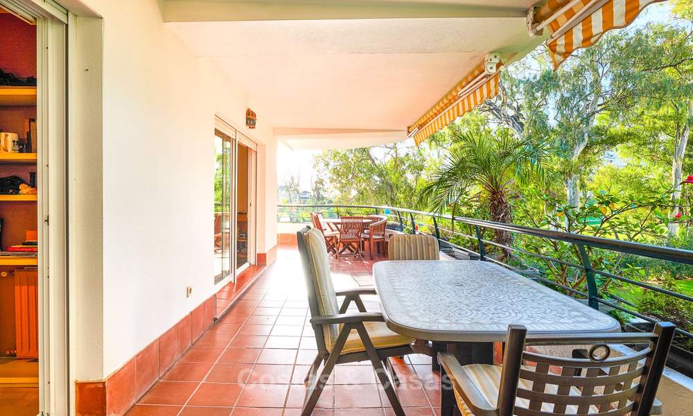 Zeer ruim front line golf appartement te koop, op loopafstand van voorzieningen en San Pedro, Marbella 8436
