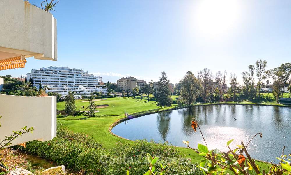 Zeer ruim front line golf appartement te koop, op loopafstand van voorzieningen en San Pedro, Marbella 8443