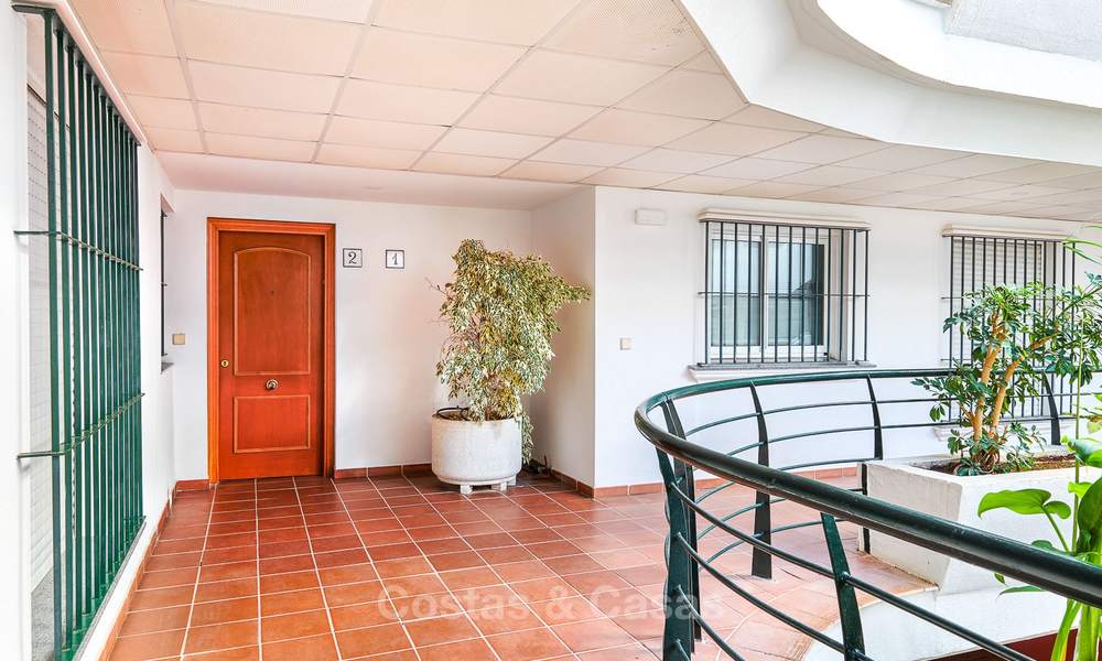 Zeer ruim front line golf appartement te koop, op loopafstand van voorzieningen en San Pedro, Marbella 8457