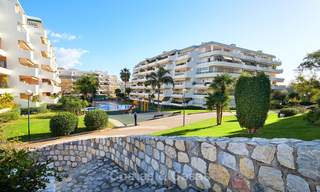 Zeer ruim front line golf appartement te koop, op loopafstand van voorzieningen en San Pedro, Marbella 8464 