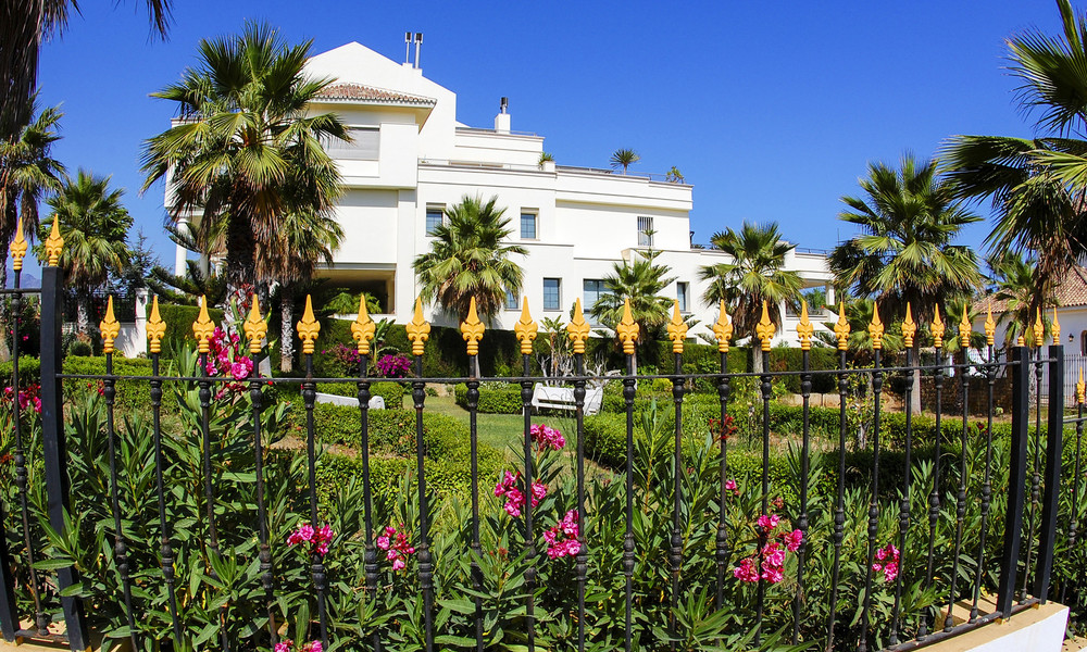 Beachfront luxe appartementen te koop op de Golden Mile, Marbella, op loopafstand van Puerto Banus 22347