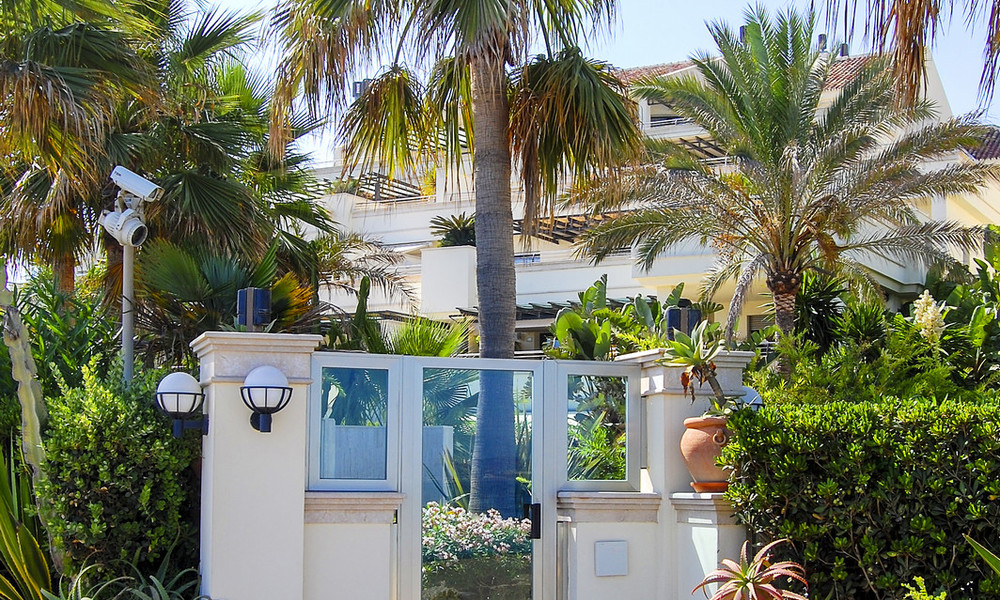 Beachfront luxe appartementen te koop op de Golden Mile, Marbella, op loopafstand van Puerto Banus 22349
