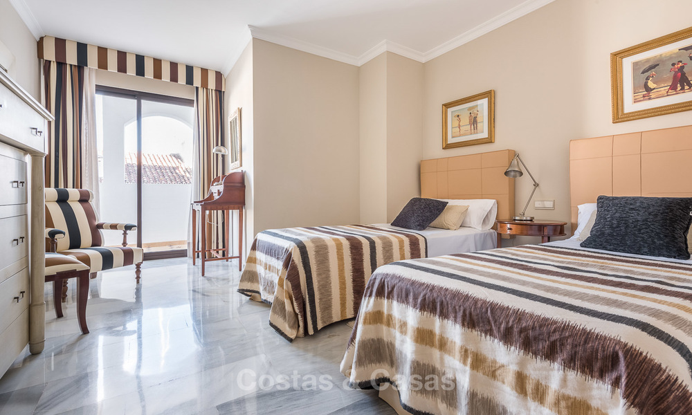 Buitenkans! Ruim luxe appartement te koop, eerstelijn in de jachthaven van Puerto Banus - Marbella 8486