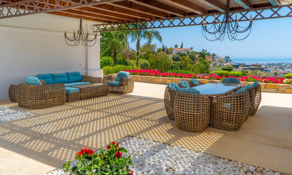 Luxueuze villa in traditionele stijl met prachtig uitzicht op zee te koop, Benahavis - Marbella 37144
