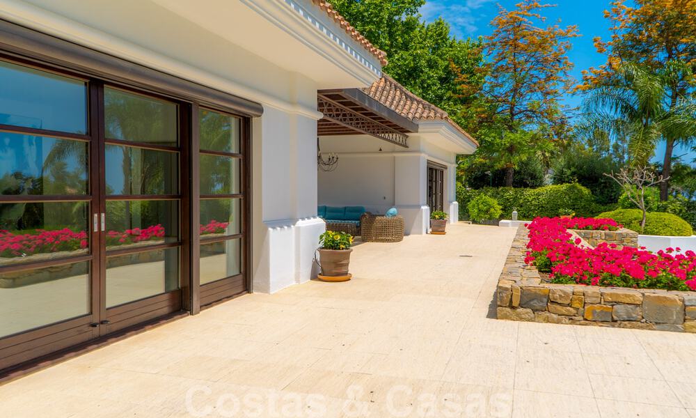 Luxueuze villa in traditionele stijl met prachtig uitzicht op zee te koop, Benahavis - Marbella 37152