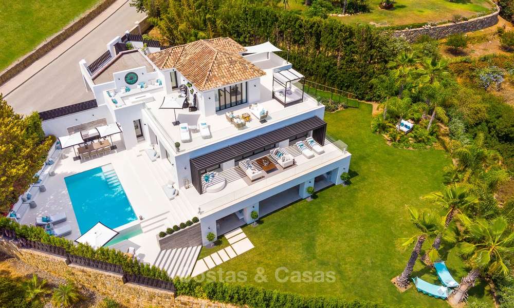 Ruime, mooi gerenoveerde luxe villa te koop, met zee- en golfzicht - Nueva Andalucía, Marbella 8566