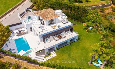Ruime, mooi gerenoveerde luxe villa te koop, met zee- en golfzicht - Nueva Andalucía, Marbella 8566