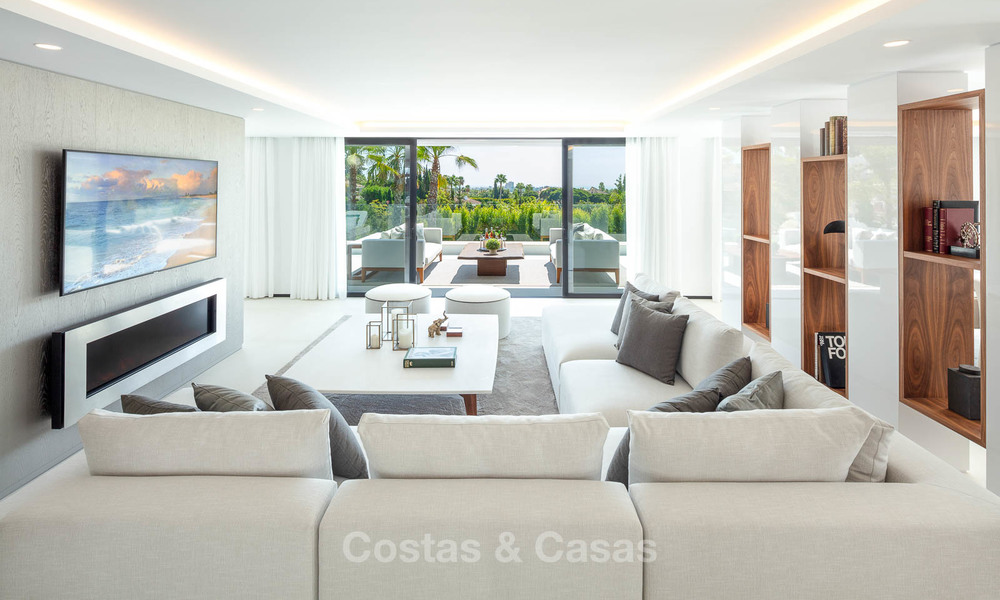 Ruime, mooi gerenoveerde luxe villa te koop, met zee- en golfzicht - Nueva Andalucía, Marbella 8575