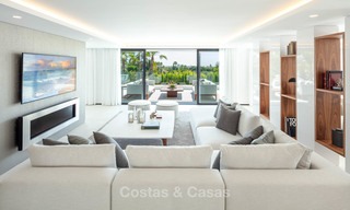 Ruime, mooi gerenoveerde luxe villa te koop, met zee- en golfzicht - Nueva Andalucía, Marbella 8575 