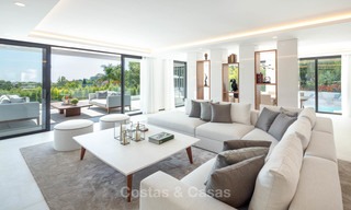 Ruime, mooi gerenoveerde luxe villa te koop, met zee- en golfzicht - Nueva Andalucía, Marbella 8577 