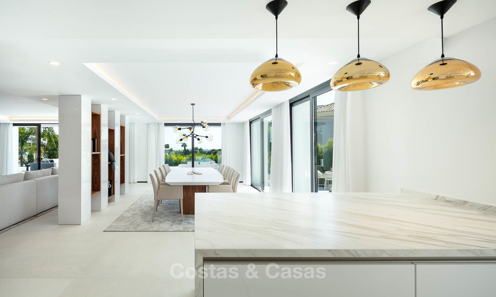 Ruime, mooi gerenoveerde luxe villa te koop, met zee- en golfzicht - Nueva Andalucía, Marbella 8579