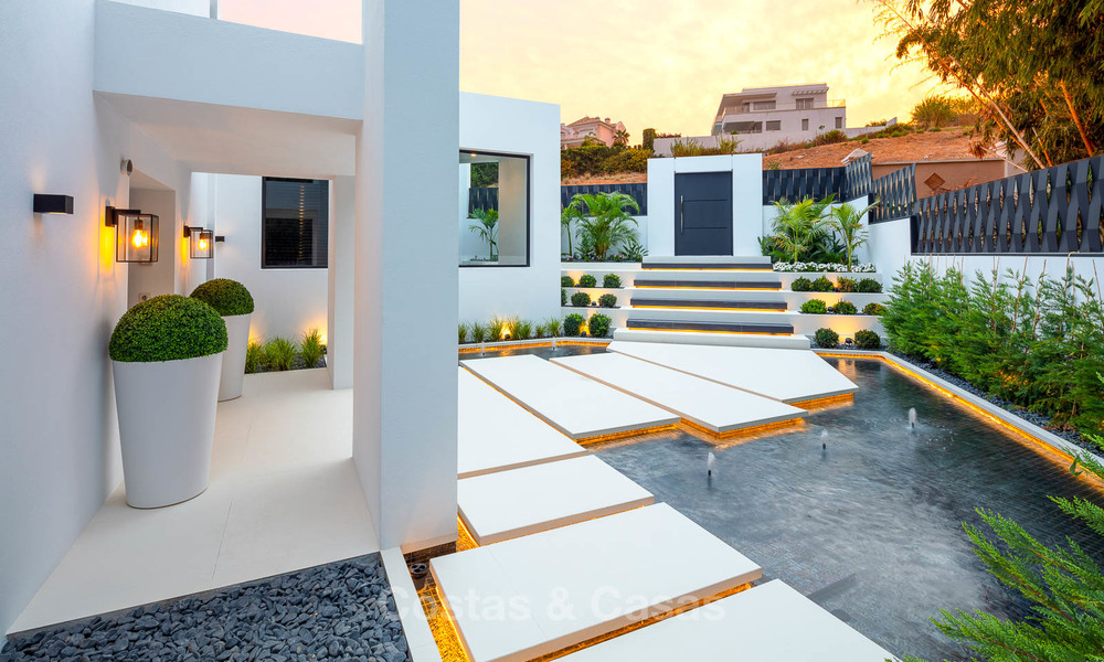 Ruime, mooi gerenoveerde luxe villa te koop, met zee- en golfzicht - Nueva Andalucía, Marbella 8581