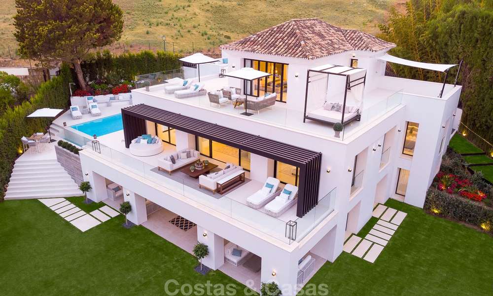 Ruime, mooi gerenoveerde luxe villa te koop, met zee- en golfzicht - Nueva Andalucía, Marbella 8584