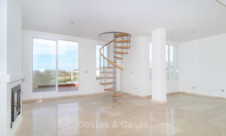 Buitenkans! Groot 4 slaapkamer penthouse appartement te koop, met golf- en zeezicht in Benahavis - Marbella 8600 