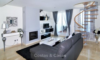 Buitenkans! Groot 4 slaapkamer penthouse appartement te koop, met golf- en zeezicht in Benahavis - Marbella 8628 