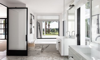 Spectaculaire, volledig gerenoveerde luxe villa met zeezicht te koop, eerstelijn golf - Nueva Andalucía, Marbella 8646 