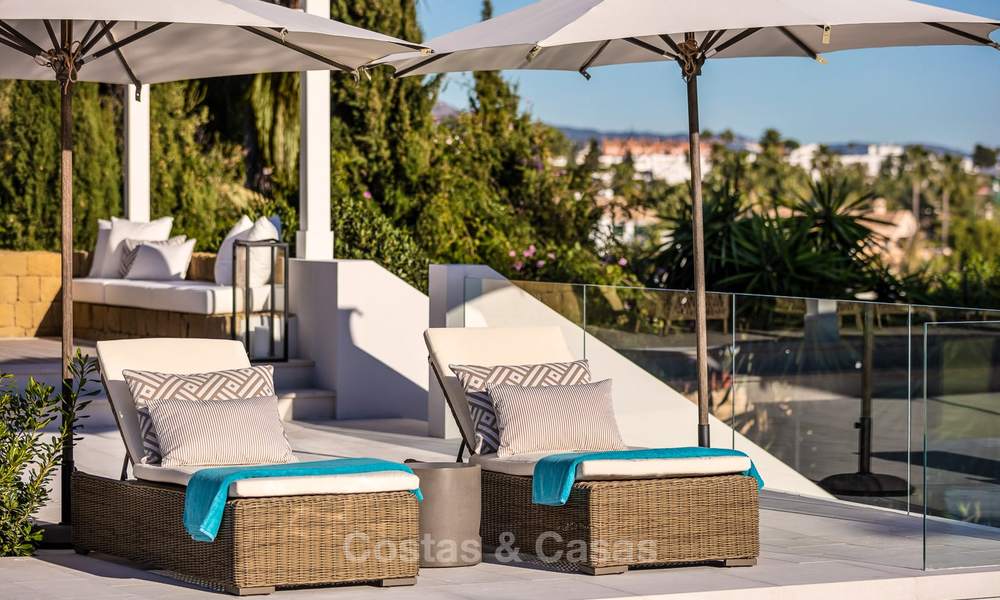 Spectaculaire, volledig gerenoveerde luxe villa met zeezicht te koop, eerstelijn golf - Nueva Andalucía, Marbella 8666