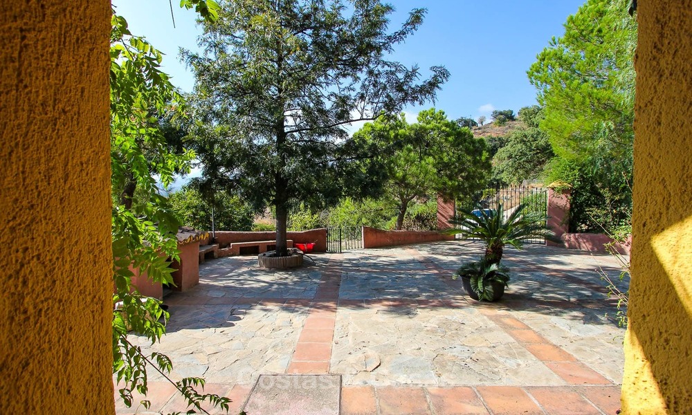 Goed gelegen en aantrekkelijk geprijsde villa - finca met zeezicht te koop, Estepona, Costa del Sol 8686