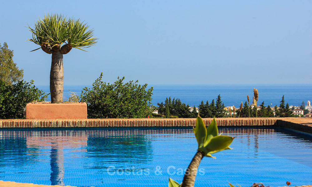 Goed gelegen en aantrekkelijk geprijsde villa - finca met zeezicht te koop, Estepona, Costa del Sol 8687