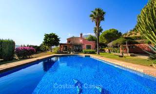 Goed gelegen en aantrekkelijk geprijsde villa - finca met zeezicht te koop, Estepona, Costa del Sol 8691 