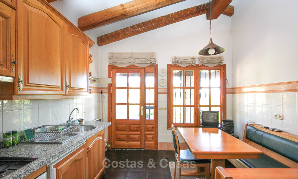 Goed gelegen en aantrekkelijk geprijsde villa - finca met zeezicht te koop, Estepona, Costa del Sol 8696