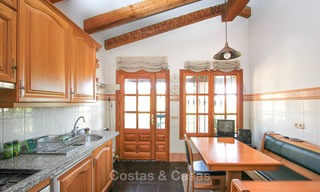 Goed gelegen en aantrekkelijk geprijsde villa - finca met zeezicht te koop, Estepona, Costa del Sol 8696 