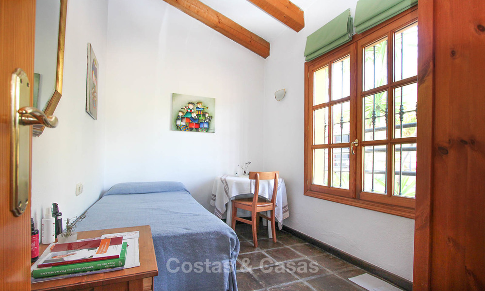 Goed gelegen en aantrekkelijk geprijsde villa - finca met zeezicht te koop, Estepona, Costa del Sol 8697