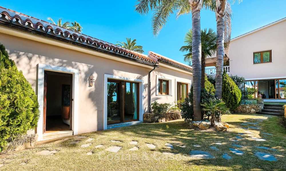 Gezellige en luxe traditionele villa met zeezicht te koop, met separaat gastenverblijf, instapklaar - Elviria, Marbella 8823