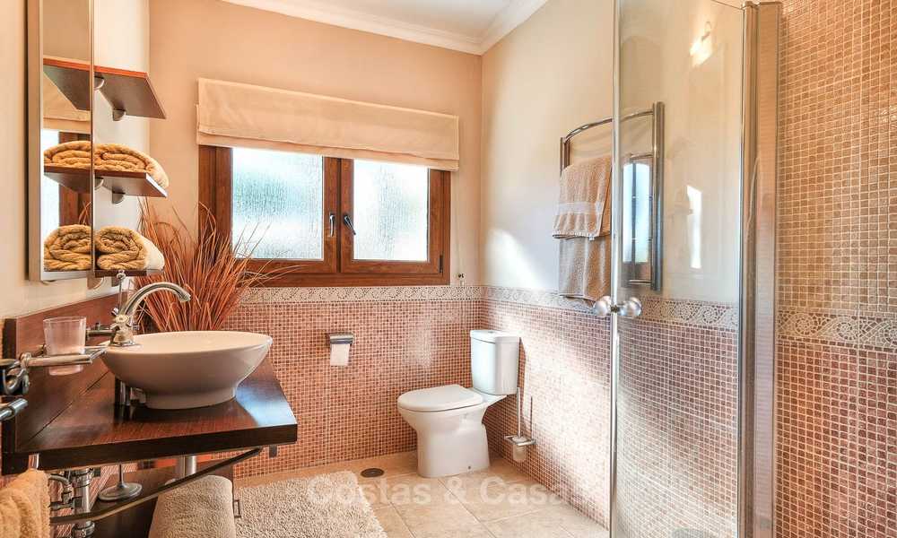 Gezellige en luxe traditionele villa met zeezicht te koop, met separaat gastenverblijf, instapklaar - Elviria, Marbella 8826