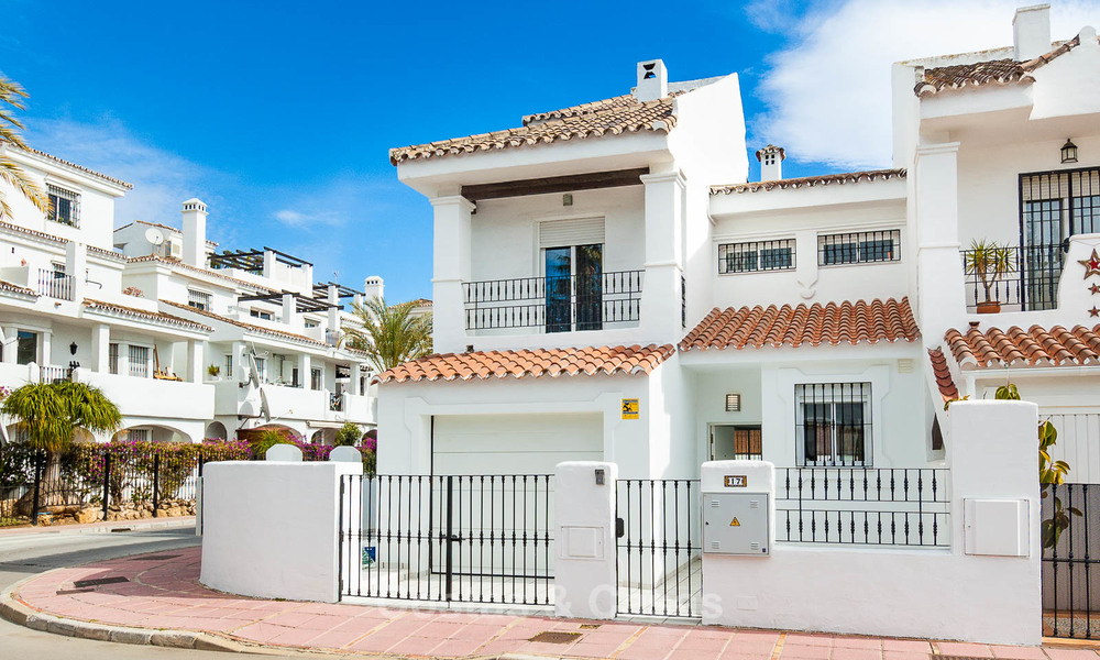 Recent gerenoveerde halfvrijstaande woning te koop, gelegen in Nueva Andalucia, Marbella, op loopafstand van Puerto Banus 8706