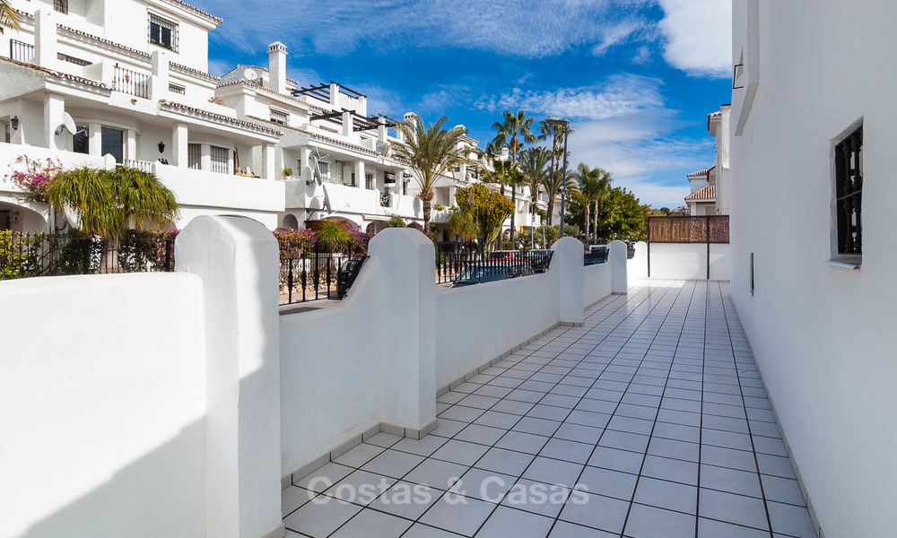 Recent gerenoveerde halfvrijstaande woning te koop, gelegen in Nueva Andalucia, Marbella, op loopafstand van Puerto Banus 8727
