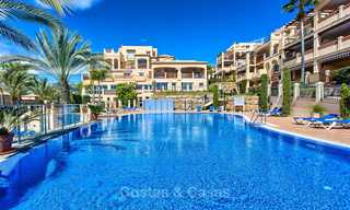 Verrukkelijk penthouse appartement te koop in een luxe complex, eerstelijn golf met zeezicht - Marbella - Estepona 8870 