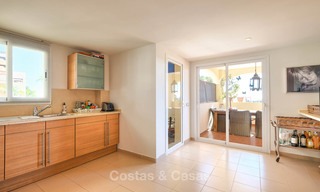 Verrukkelijk penthouse appartement te koop in een luxe complex, eerstelijn golf met zeezicht - Marbella - Estepona 8875 