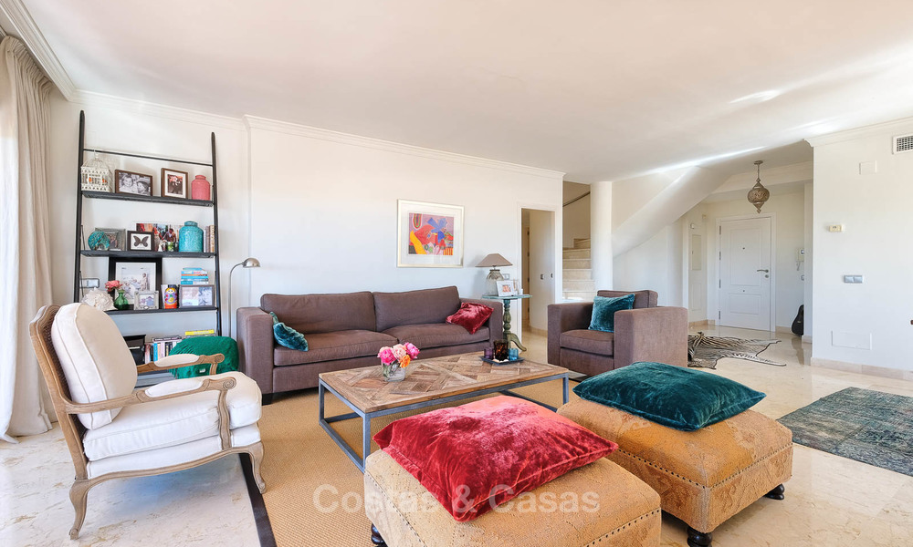 Verrukkelijk penthouse appartement te koop in een luxe complex, eerstelijn golf met zeezicht - Marbella - Estepona 8880