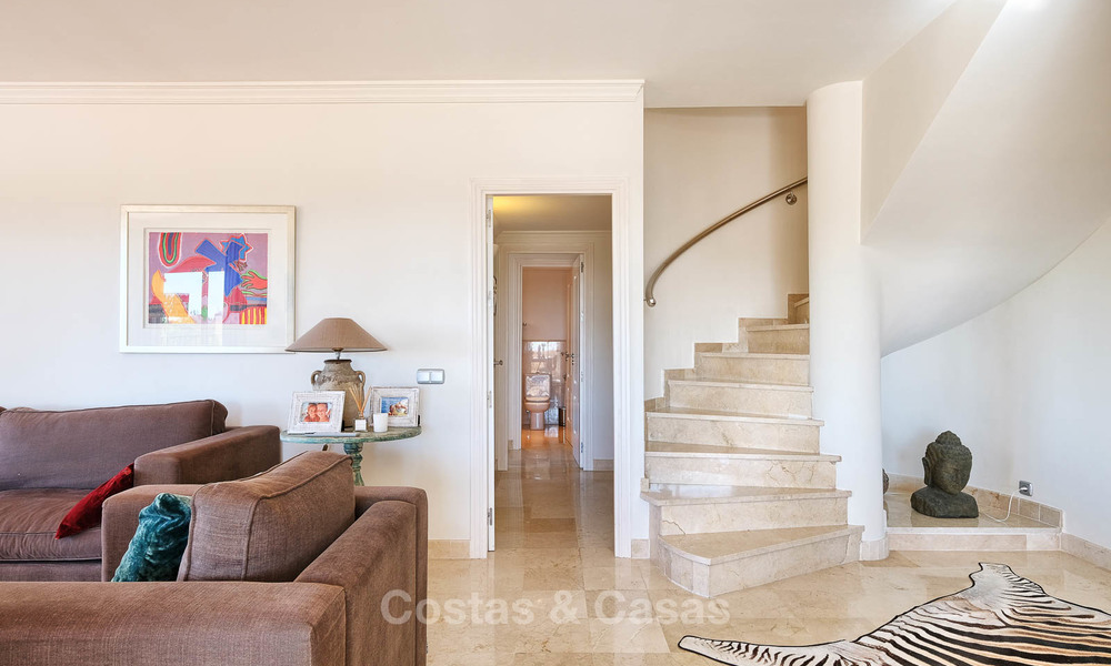 Verrukkelijk penthouse appartement te koop in een luxe complex, eerstelijn golf met zeezicht - Marbella - Estepona 8883