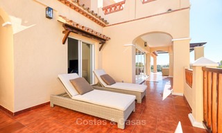 Verrukkelijk penthouse appartement te koop in een luxe complex, eerstelijn golf met zeezicht - Marbella - Estepona 8888 