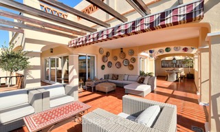 Verrukkelijk penthouse appartement te koop in een luxe complex, eerstelijn golf met zeezicht - Marbella - Estepona 8895 